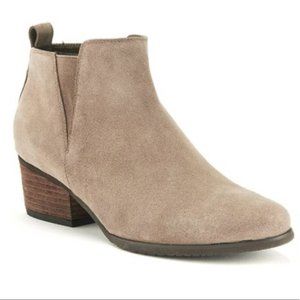 Blondo mushroom color tan taupe Ida suede waterproof ankle bootie Size 6